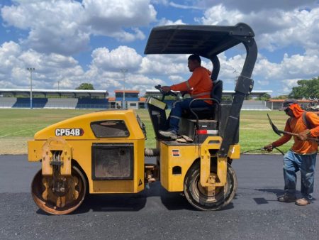 Pista do Estádio Municipal recebe pavimentação asfáltica e ganha mais segurança para atletas e comunidade