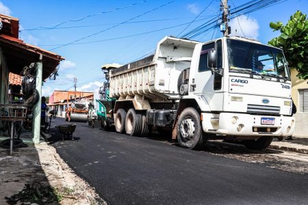 Nova etapa de asfaltamento avança em Água Branca com investimento de quase R$ 2 milhões